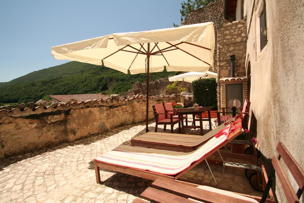 Sotto Il Castello Aparthotel Gagliano Aterno Exterior photo